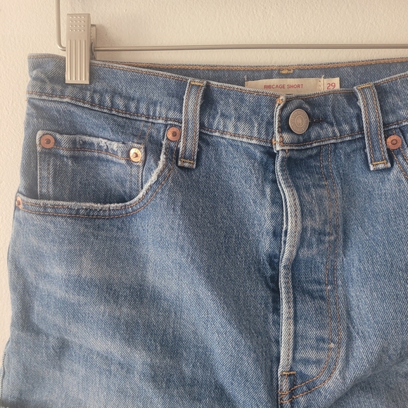 Levis Ribcage Denim Raw Hem Blue Jean Shorts Size 29 Button Fly - Picture 2 of 11